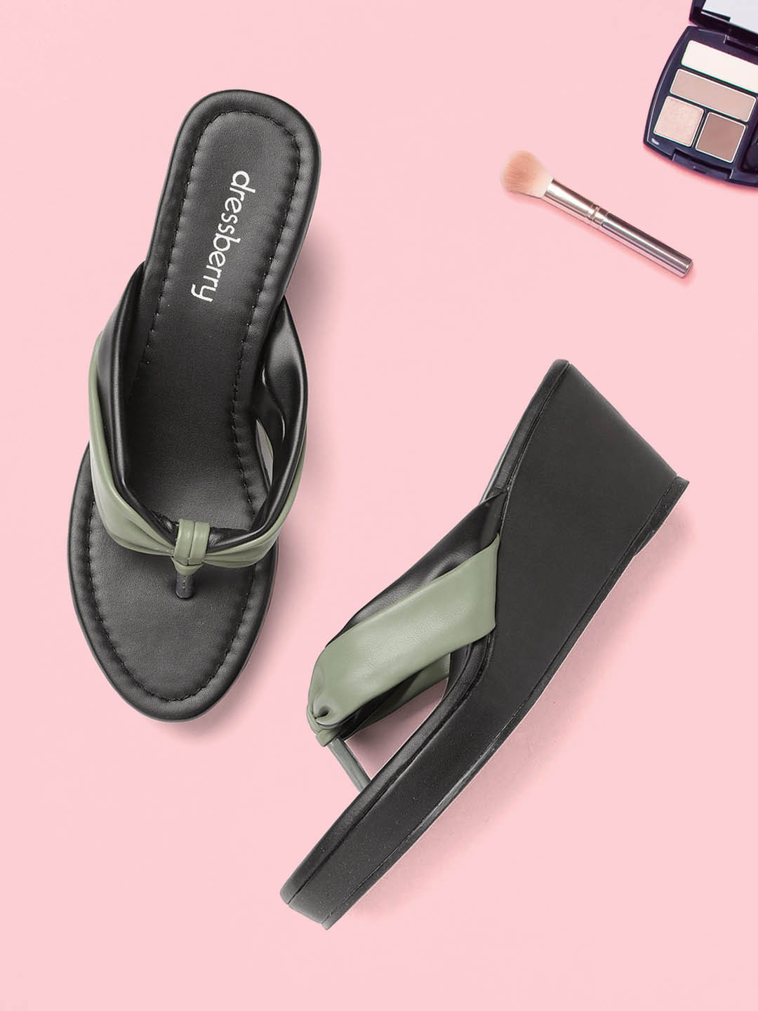 

DressBerry Women Black & Green Colourblocked Wedges