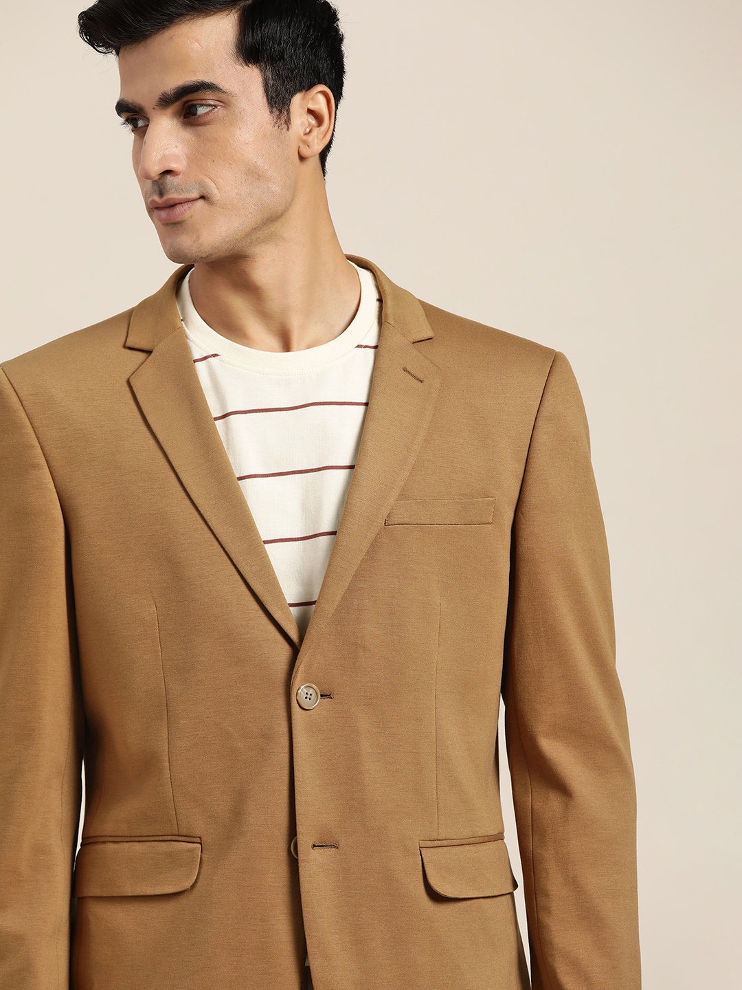 

INVICTUS Men Beige Solid Single-Breasted Slim Fit Smart Casual Blazer