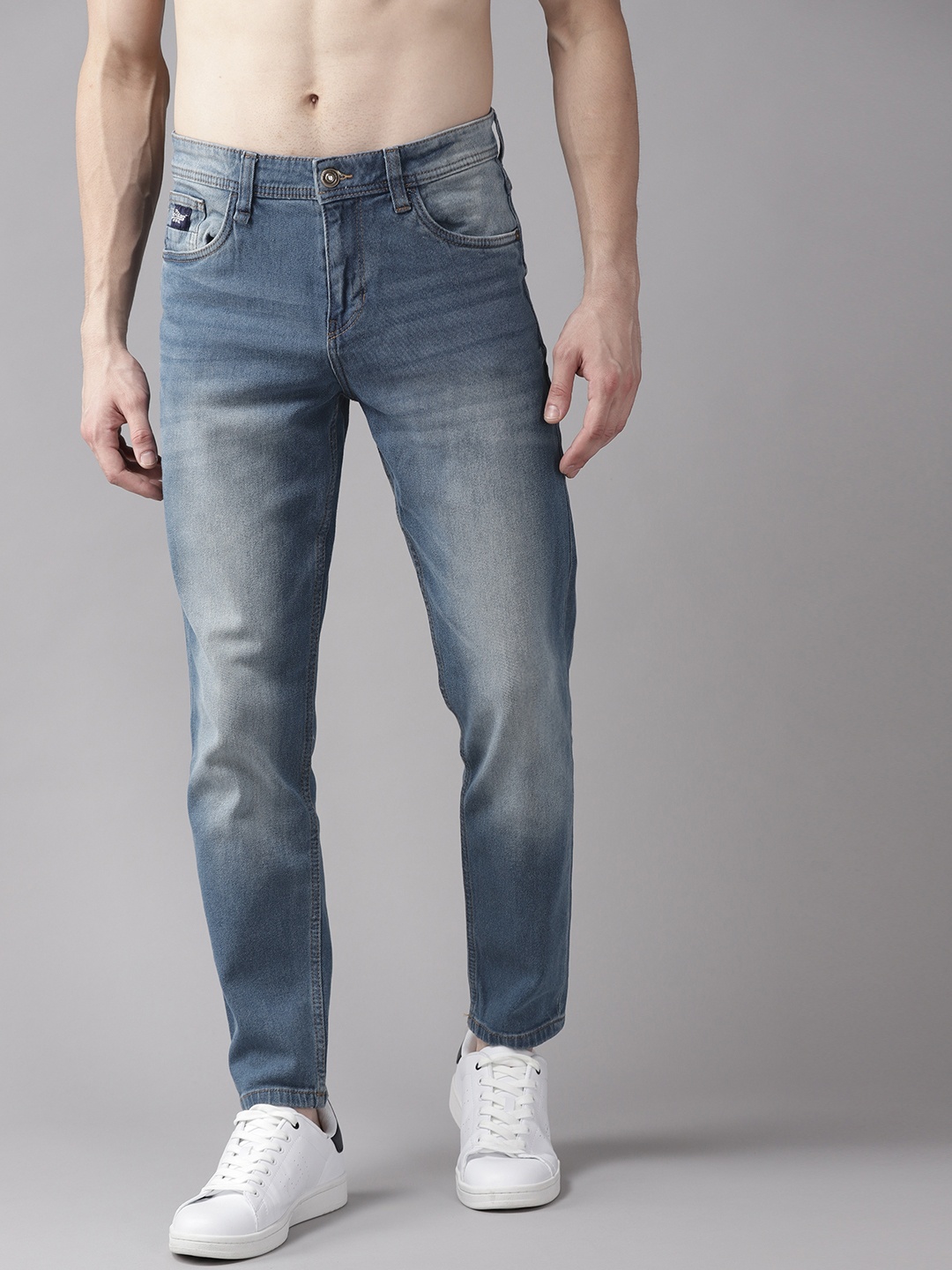 

Roadster Men Blue Carrot Fit Light Fade Stretchable Jeans