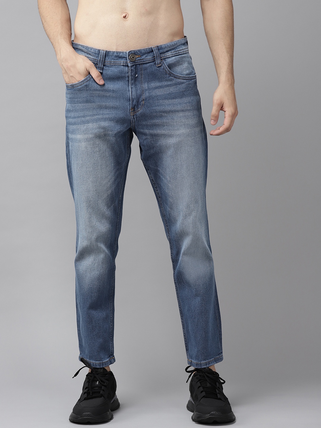 

Roadster Men Blue Carrot Fit Light Fade Stretchable Jeans