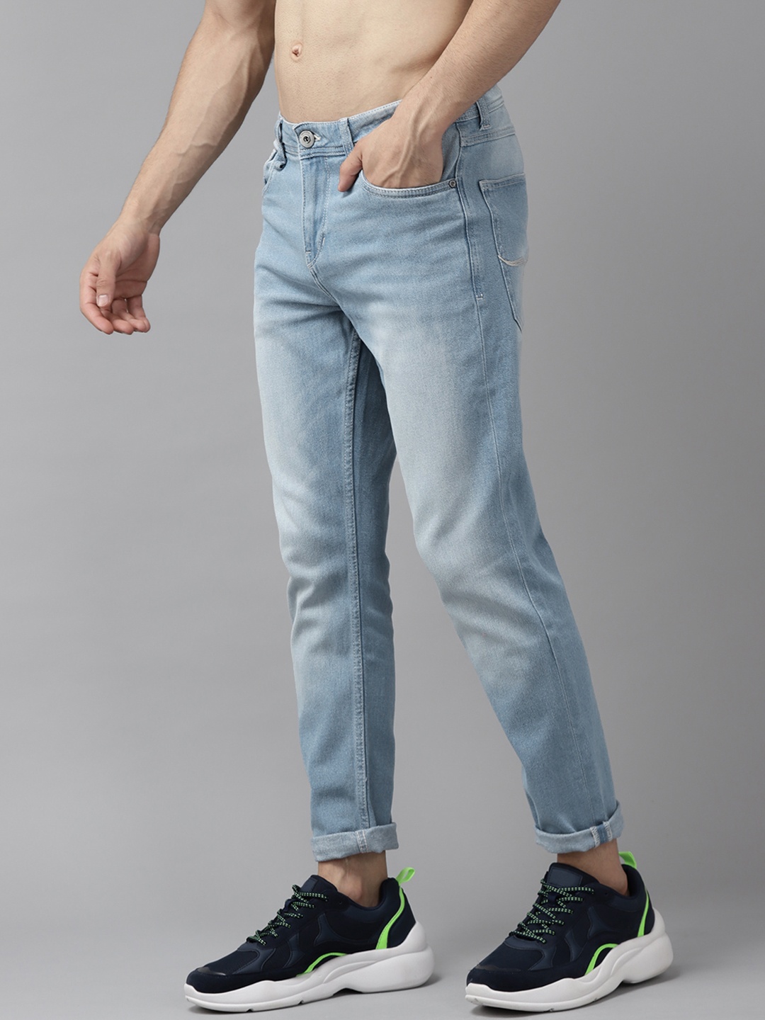 

Roadster Men Blue Carrot Fit Light Fade Stretchable Jeans