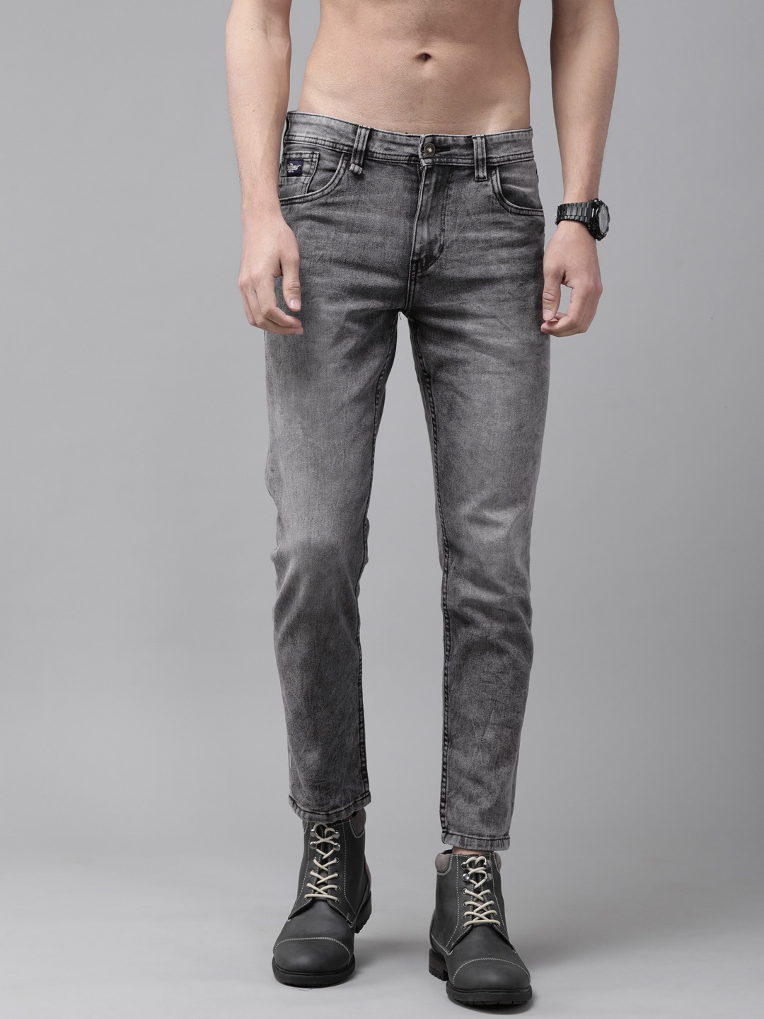 

Roadster Men Grey Carrot Fit Light Fade Stretchable Washed Jeans