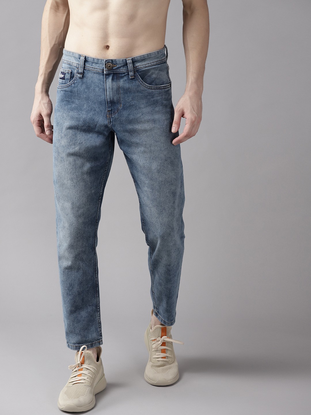 

Roadster Men Blue Carrot Fit Light Fade Stretchable Jeans