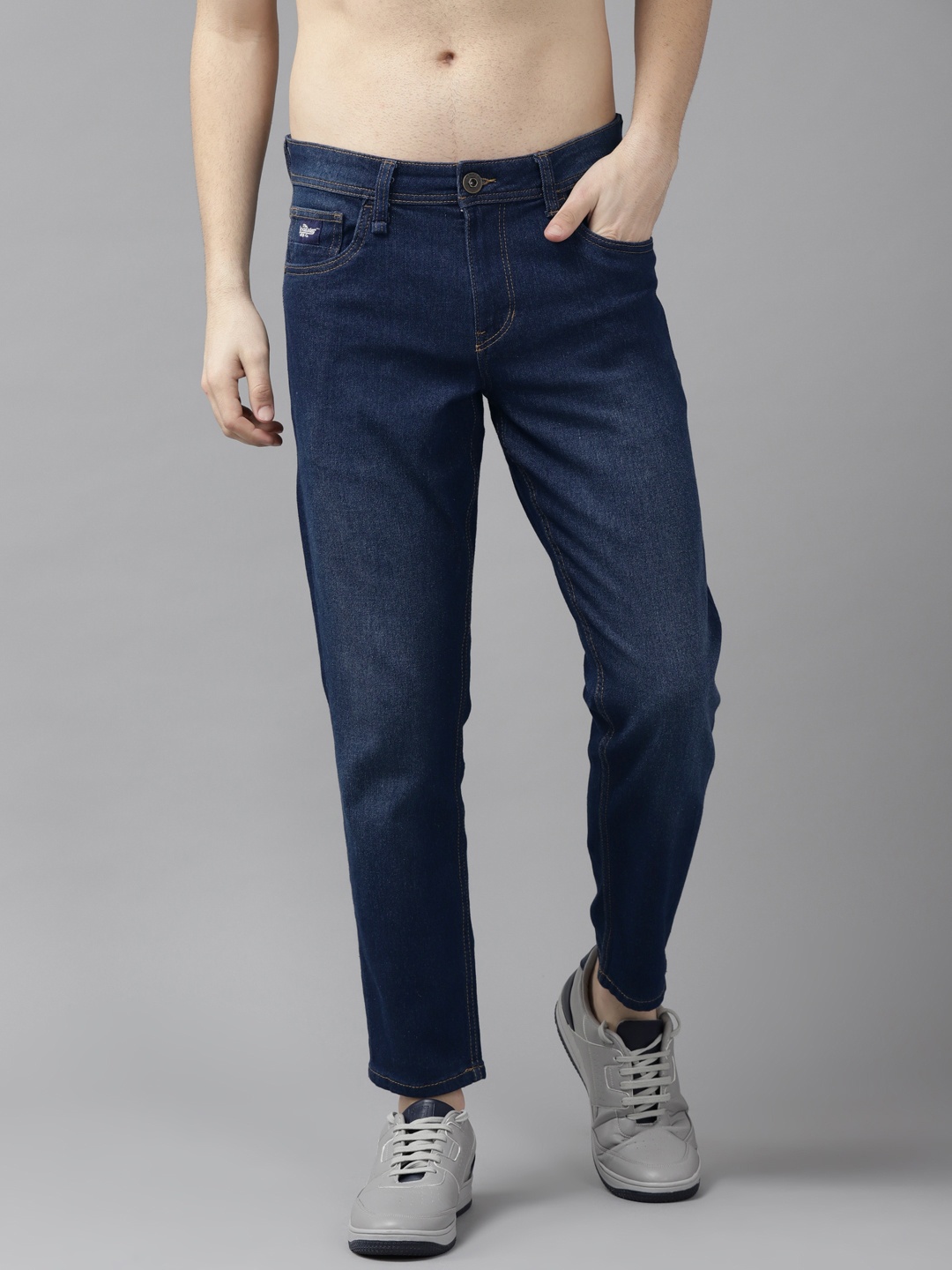 

Roadster Men Navy Blue Carrot Fit Light Fade Stretchable Jeans
