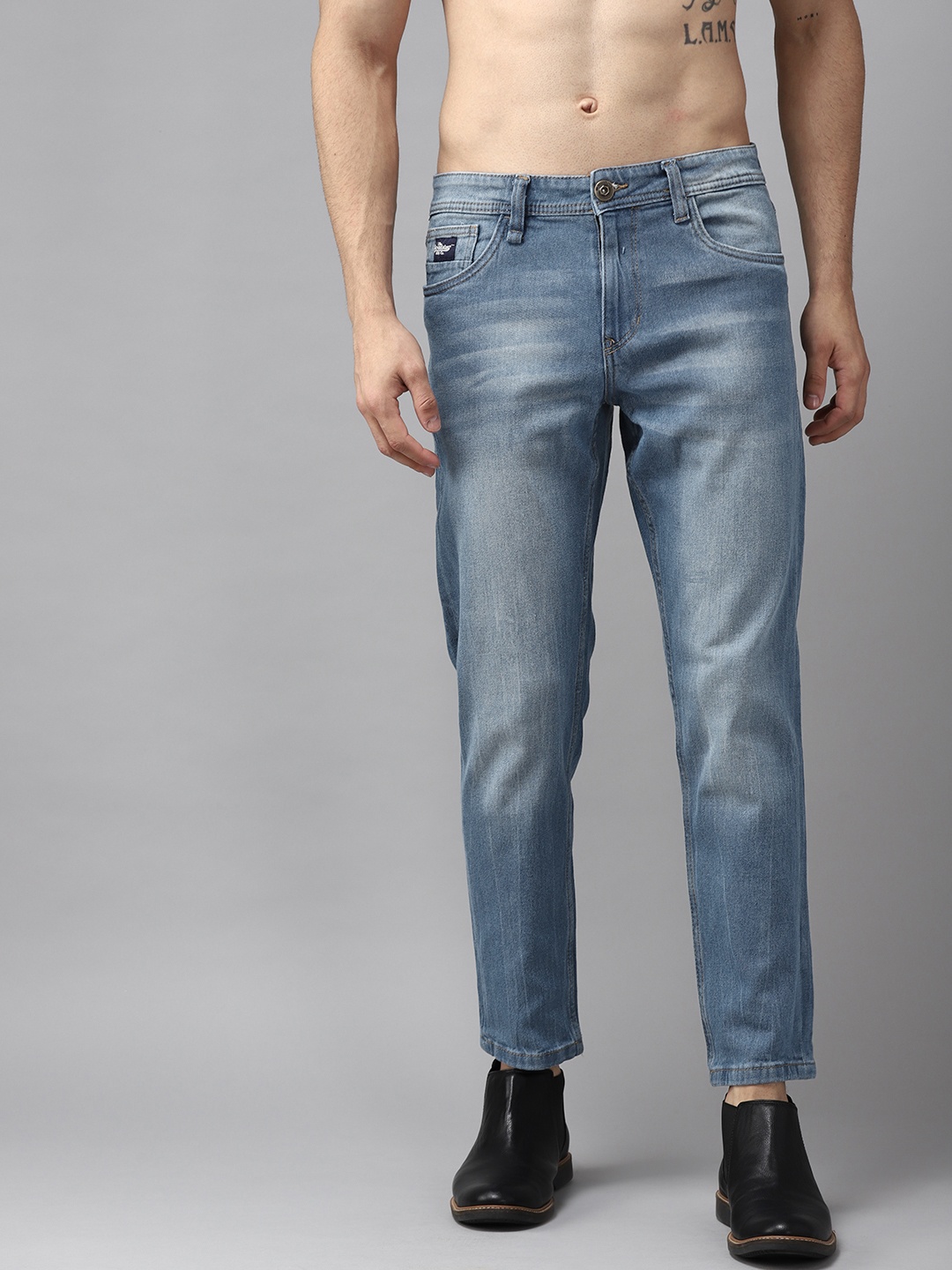 

Roadster Men Blue Carrot Light Fade Stretchable Jeans