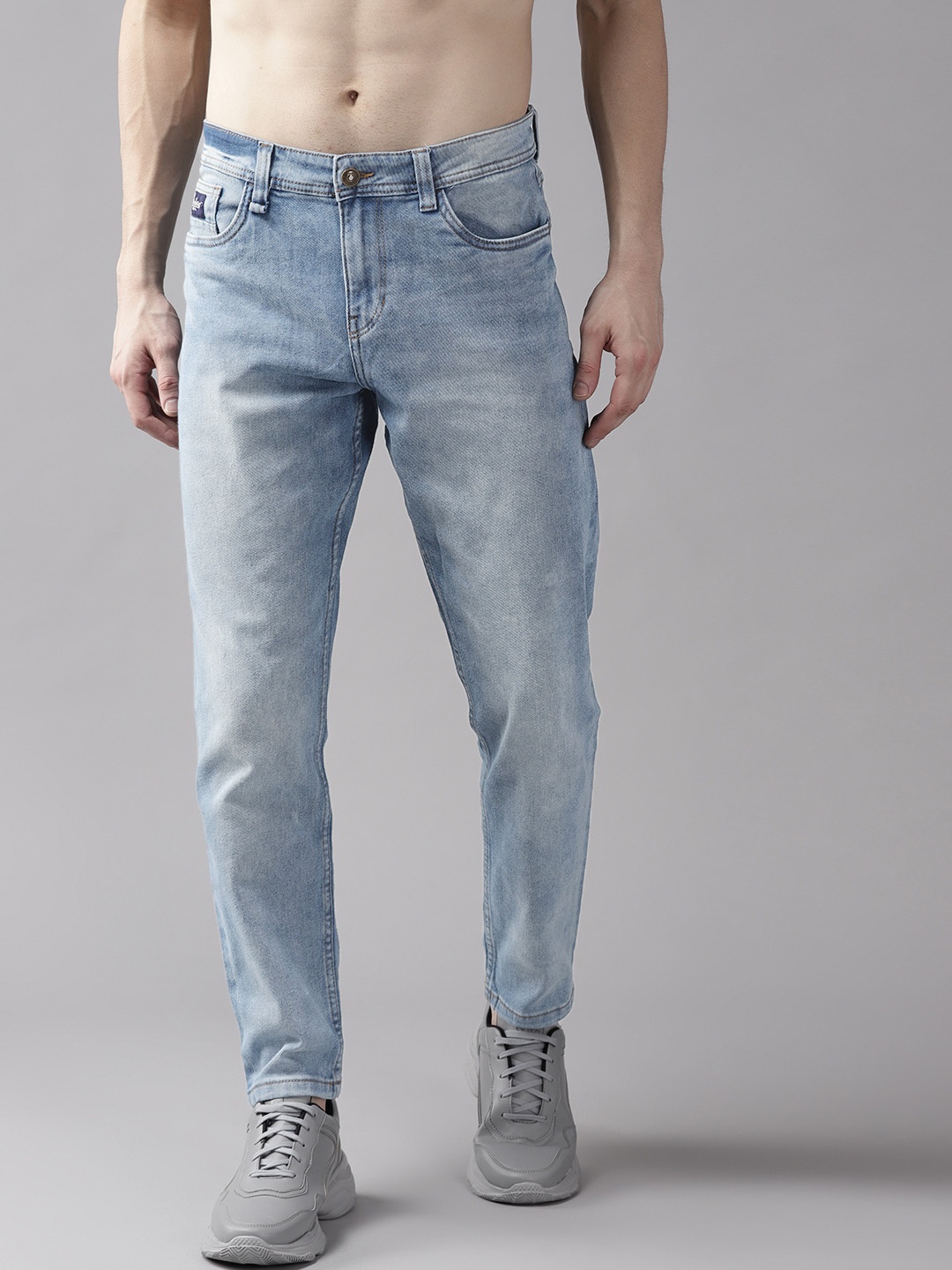 

Roadster Men Blue Carrot Fit Light Fade Stretchable Jeans