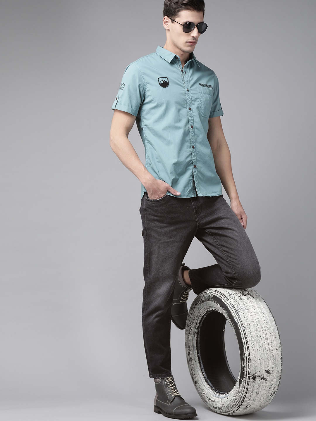 

Roadster Men Charcoal Grey Carrot Fit Light Fade Stretchable Jeans