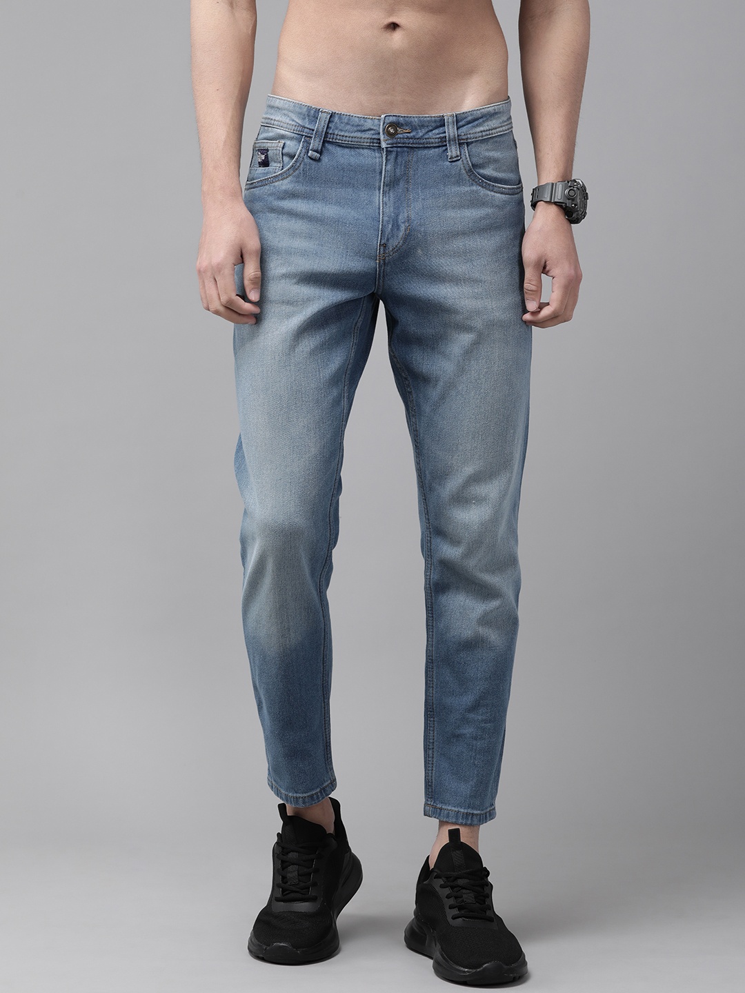 

Roadster Men Blue Carrot Fit Light Fade Jeans