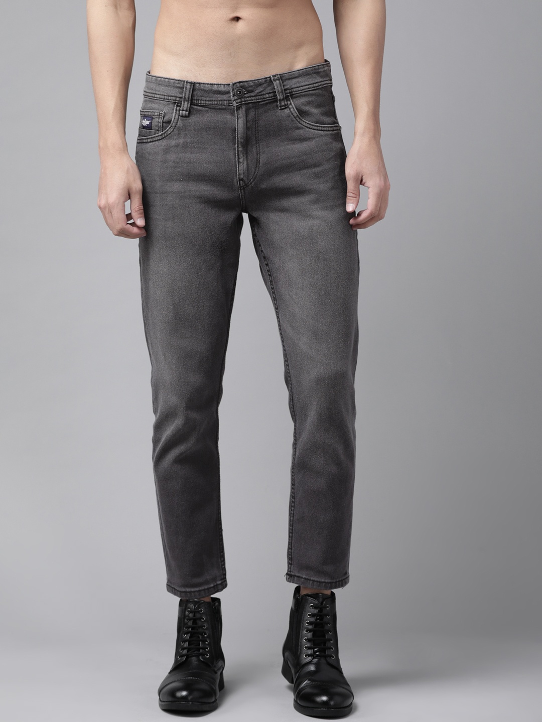 

Roadster Men Charcoal Grey Carrot Fit Light Fade Stretchable Jeans