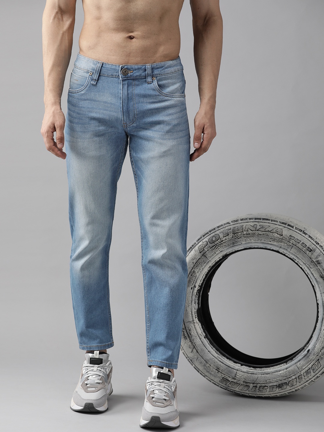 

Roadster Men Blue Carrot Fit Light Fade Stretchable Jeans