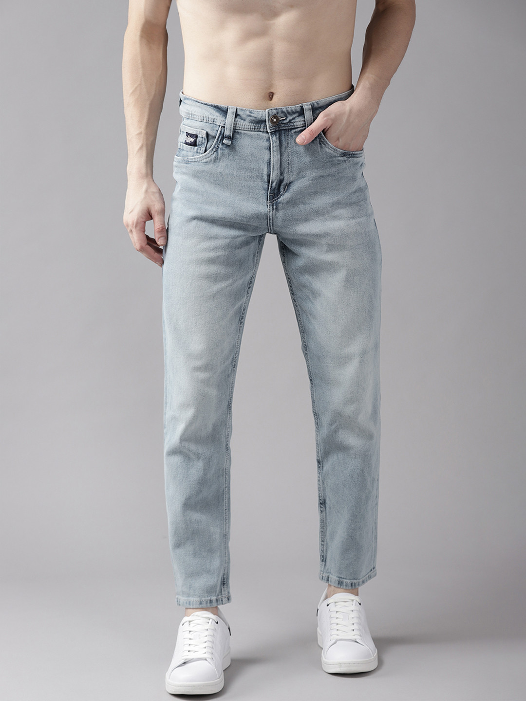 

Roadster Men Blue Carrot Fit Light Fade Stretchable Jeans