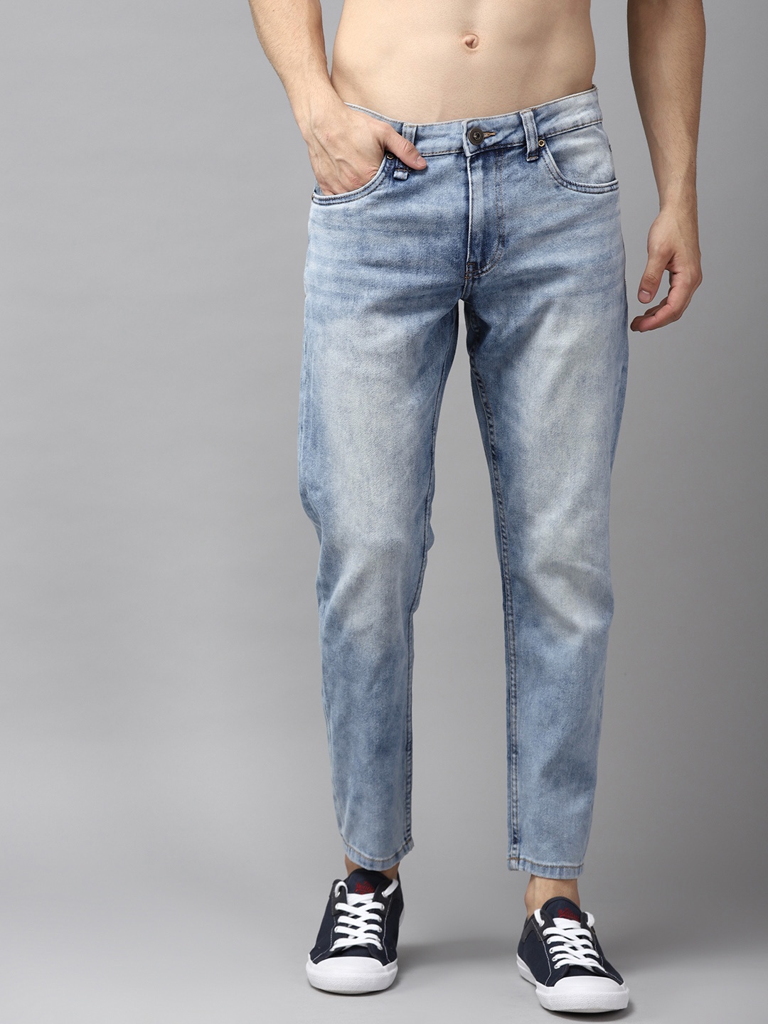 

Roadster Men Blue Carrot Fit Light Fade Stretchable Cropped Jeans