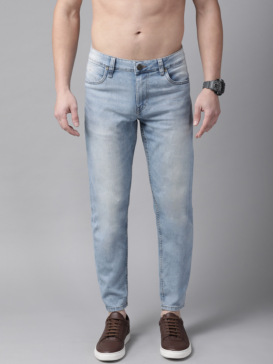 

Roadster Men Blue Carrot Fit Light Fade Stretchable Jeans
