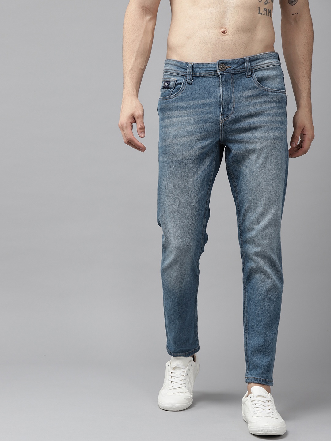 

Roadster Men Blue Carrot Light Fade Stretchable Jeans