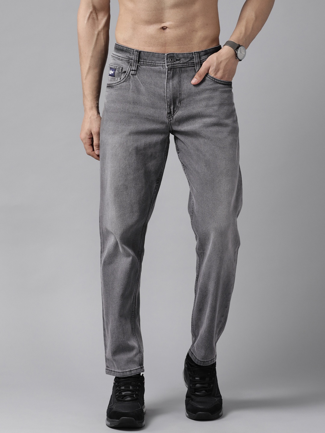 

Roadster Men Charcoal Carrot Stretchable Jeans