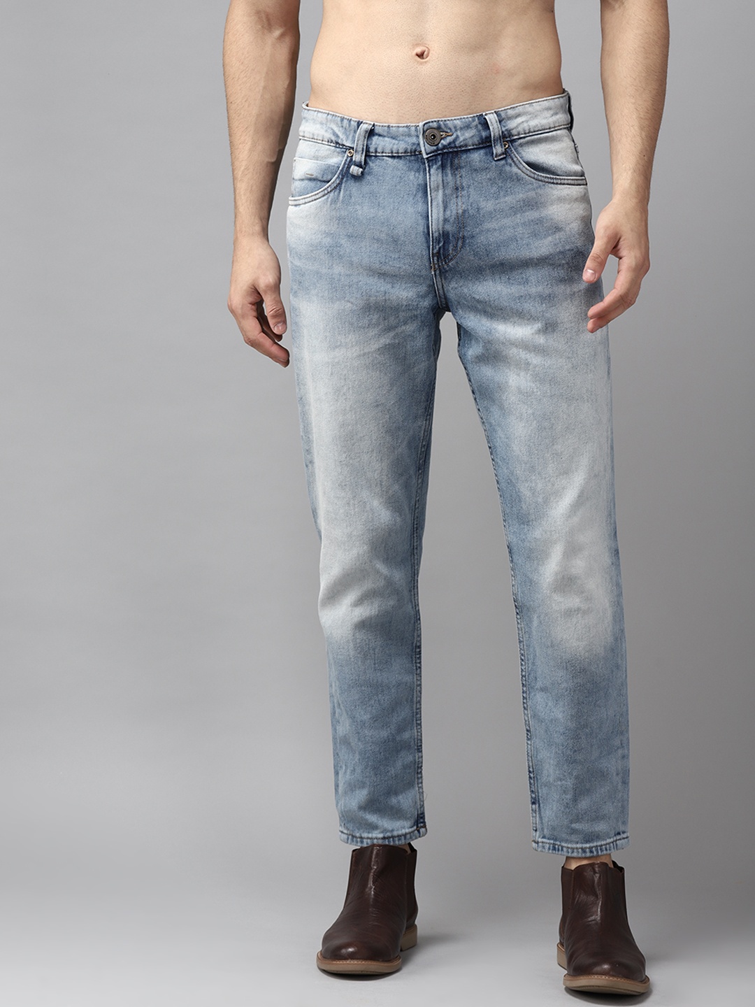 

Roadster Men Blue Carrot Light Fade Stretchable Jeans
