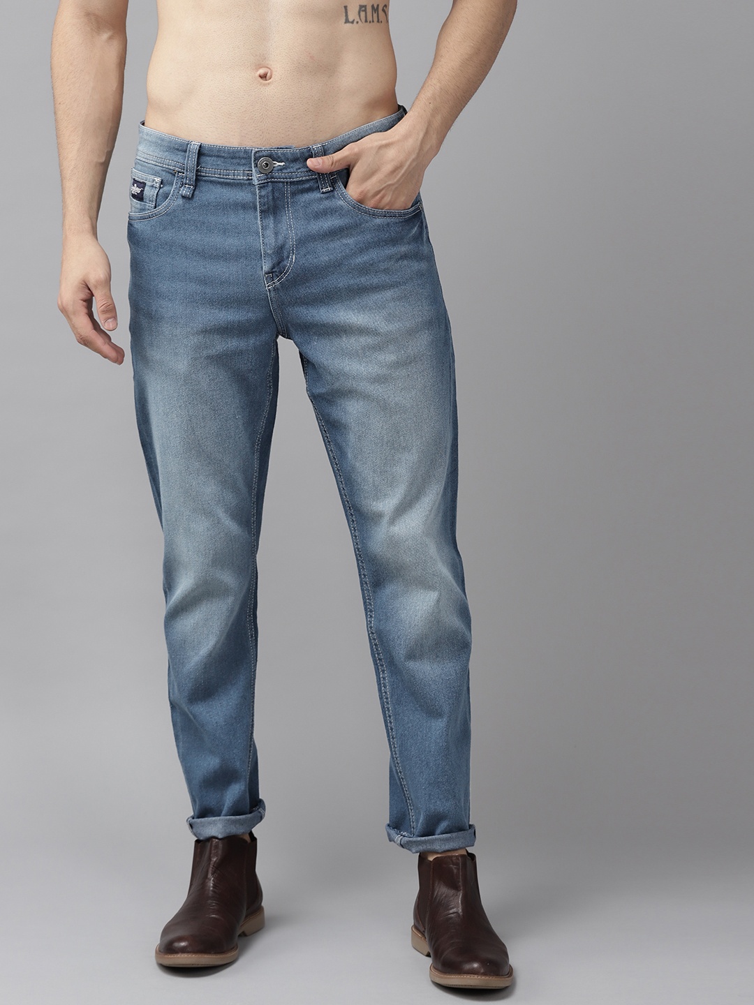 

Roadster Men Blue Carrot Fit Light Fade Stretchable Jeans