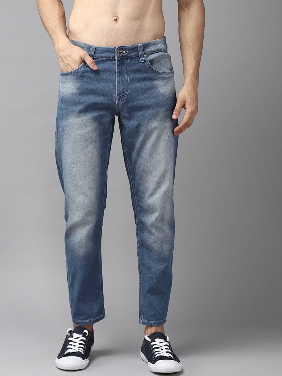 

Roadster Men Blue Carrot Fit Light Fade Stretchable Cropped Jeans