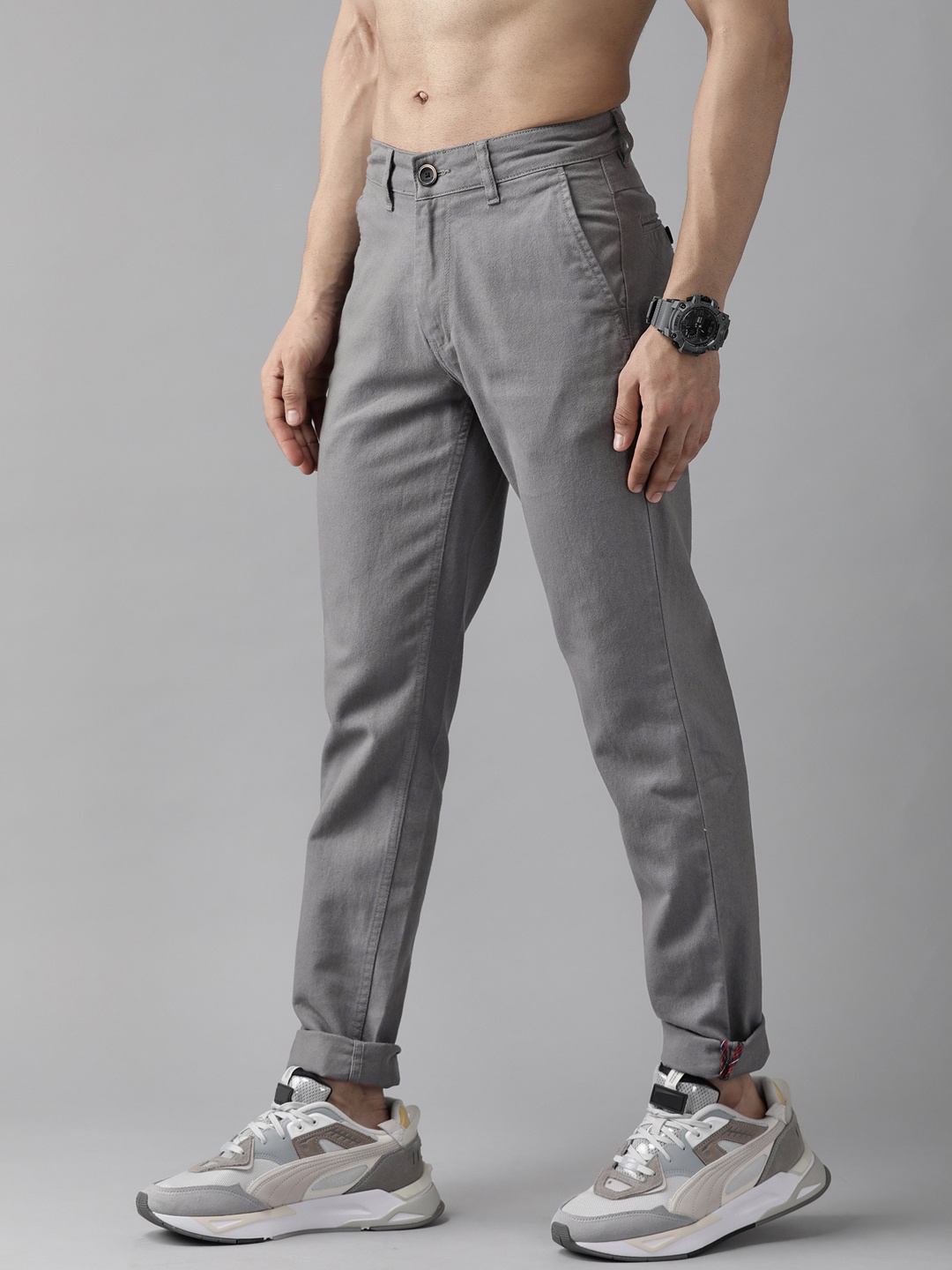 

Roadster Men Grey Solid Cotton Chinos