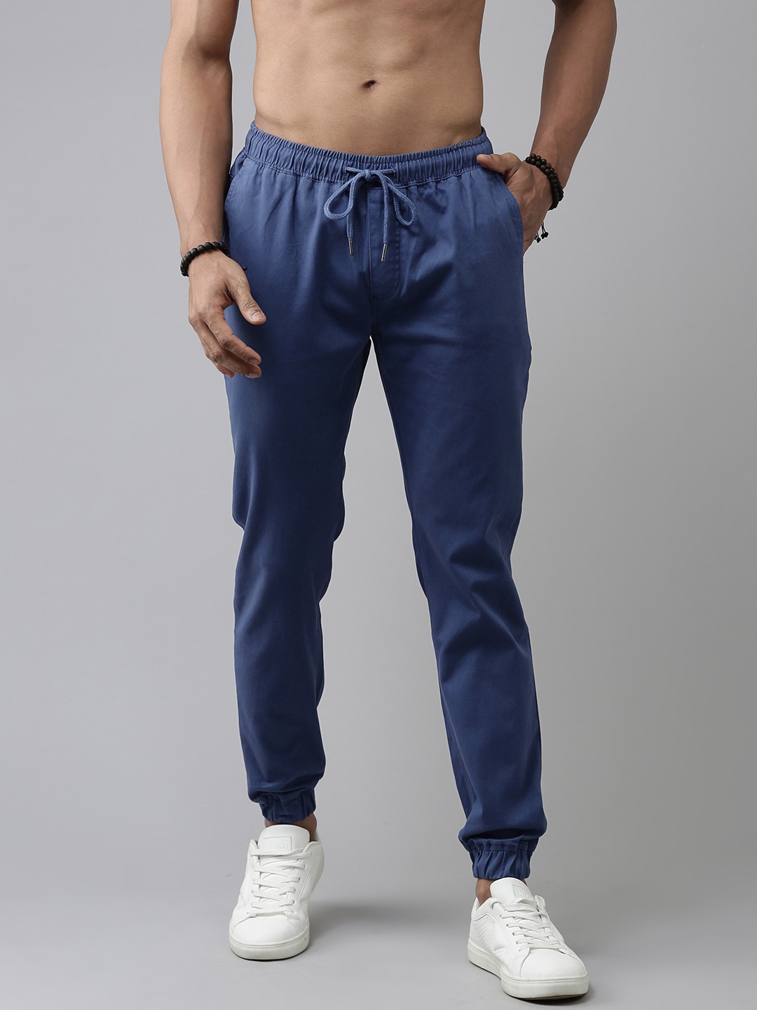 

Roadster Men Blue Solid Mid-Rise Jogger Trousers