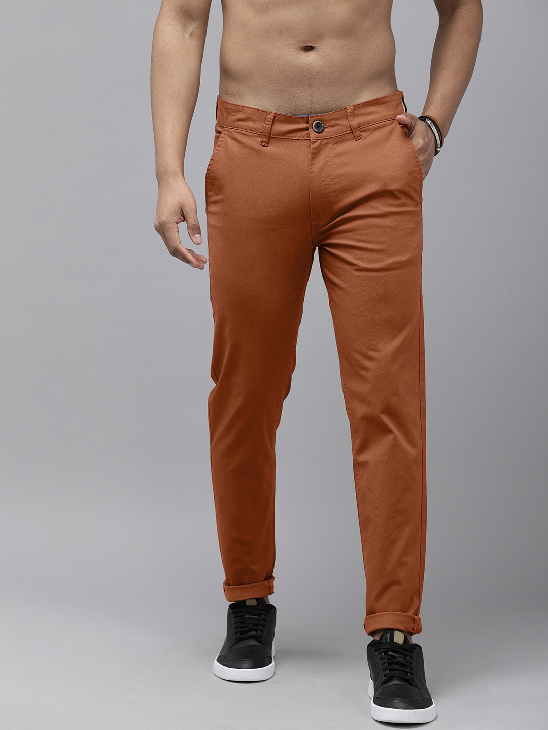 

Roadster Men Brown Solid Opaque Slim Fit Trousers