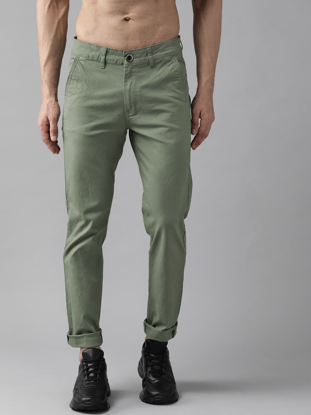 

Roadster Men Olive Green Solid Chinos