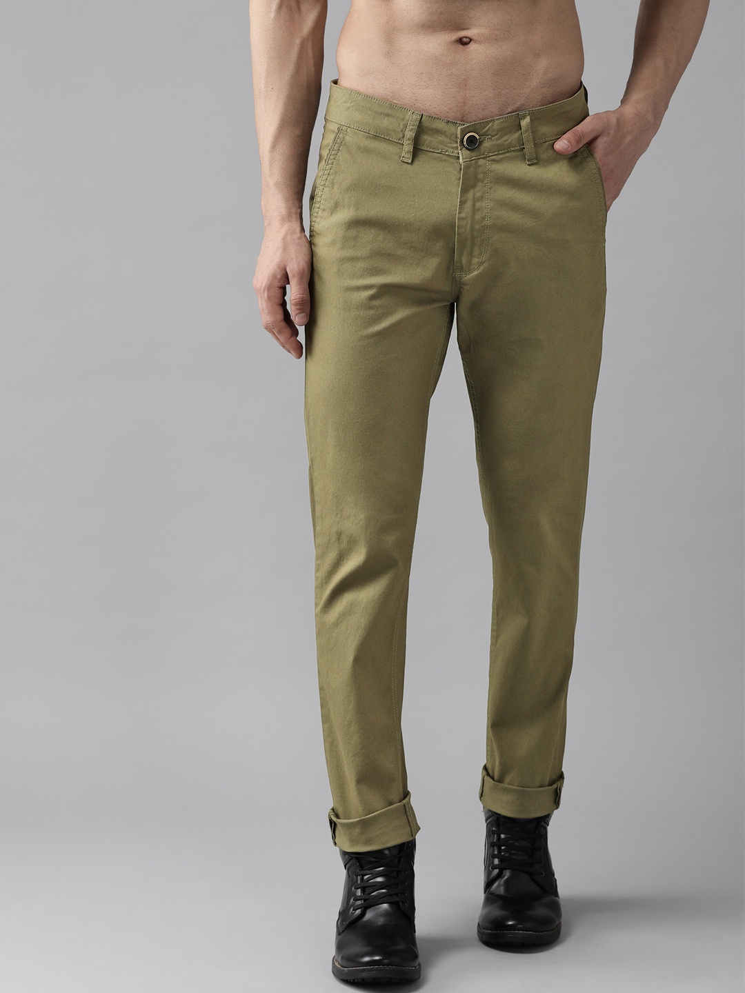

Roadster Men Olive Green Solid Chinos