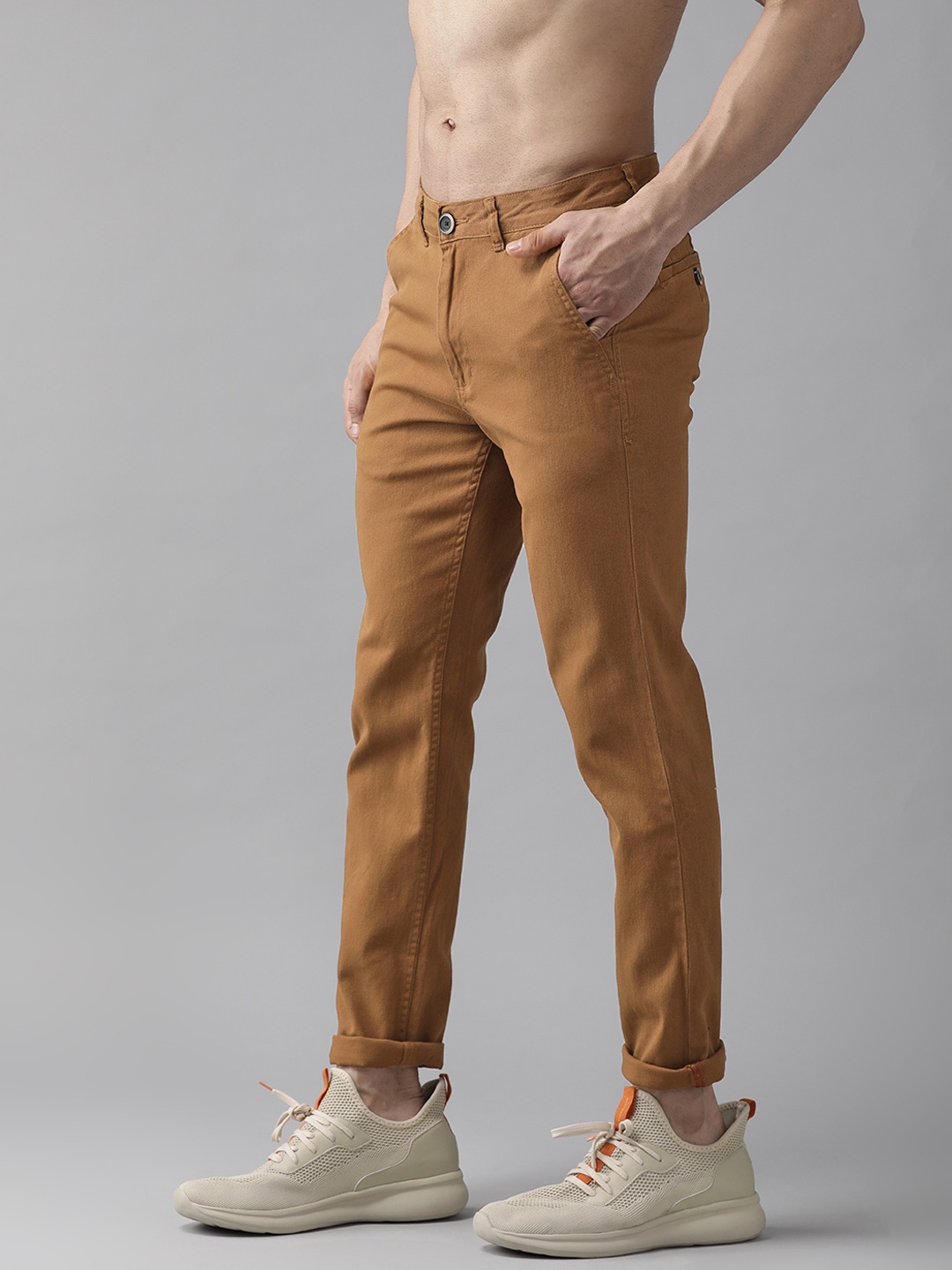 

Roadster Men Mustard Brown Solid Slim Fit Chinos