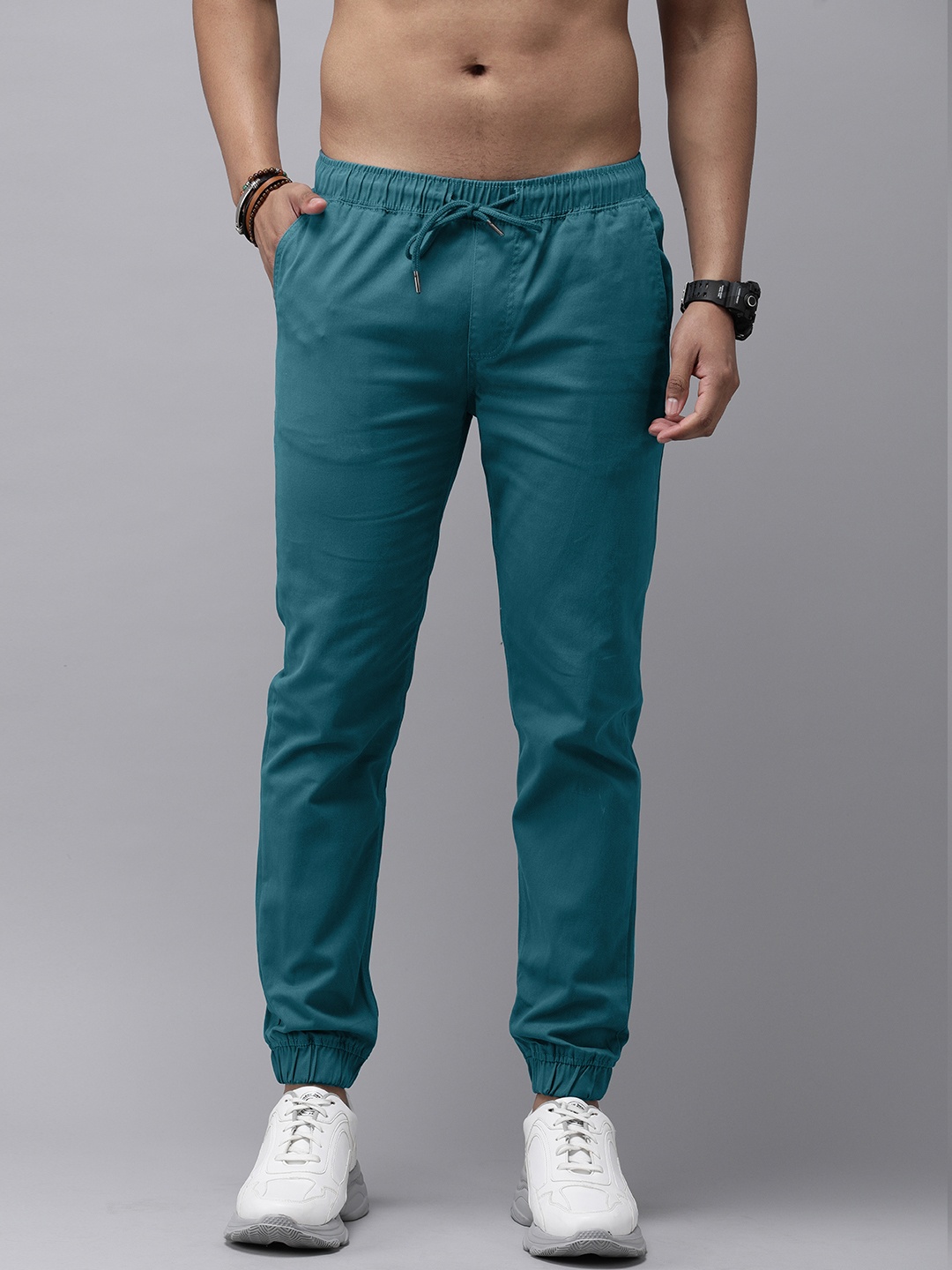 

Roadster Men Teal Blue Solid Mid-Rise Regular Fit Jogger Trousers