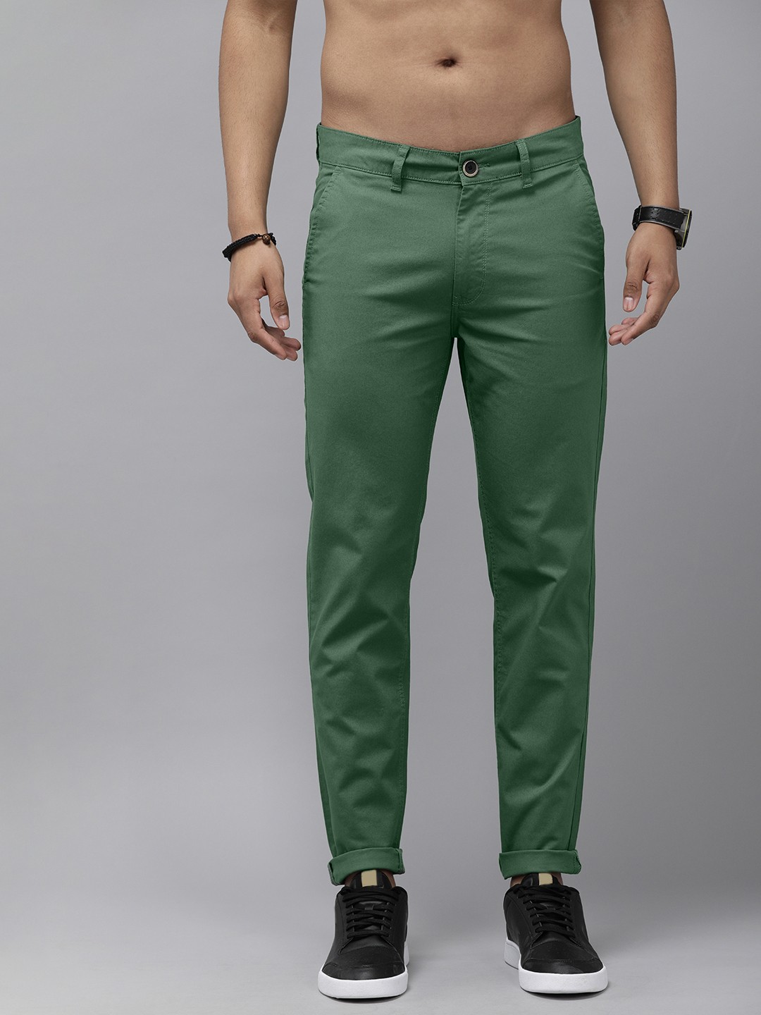 

Roadster Men Olive Green Solid Slim Fit Trousers