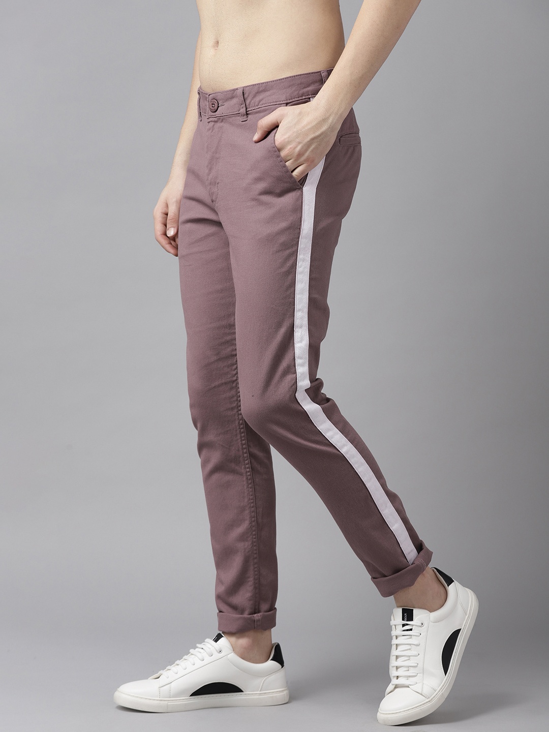 

Roadster Men Mauve Slim Fit Solid Chinos