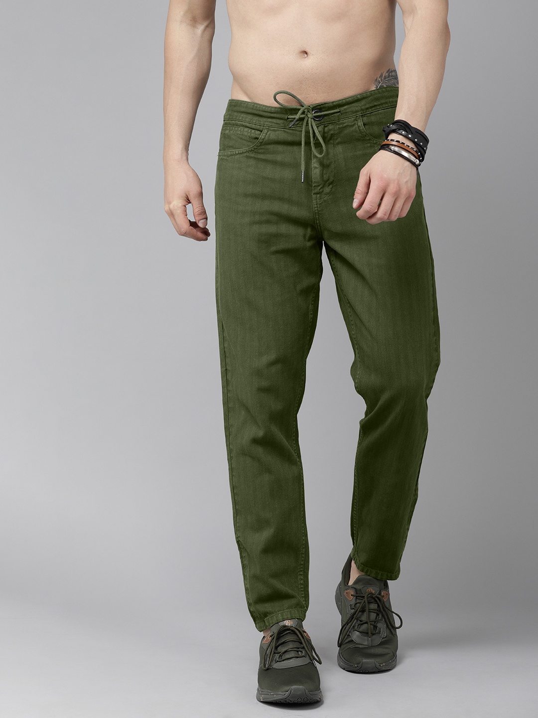 

Roadster Men Olive Green Textured Mid Rise Cotton Trousers