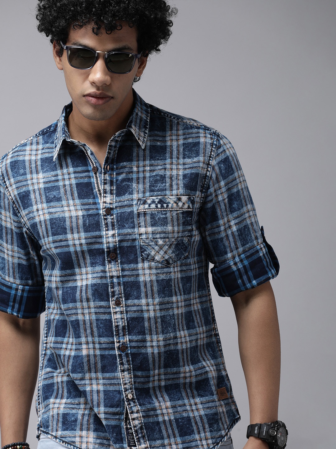 

Roadster Men Blue & White FAWLEC INDIGO Checked Pure Cotton Casual Shirt