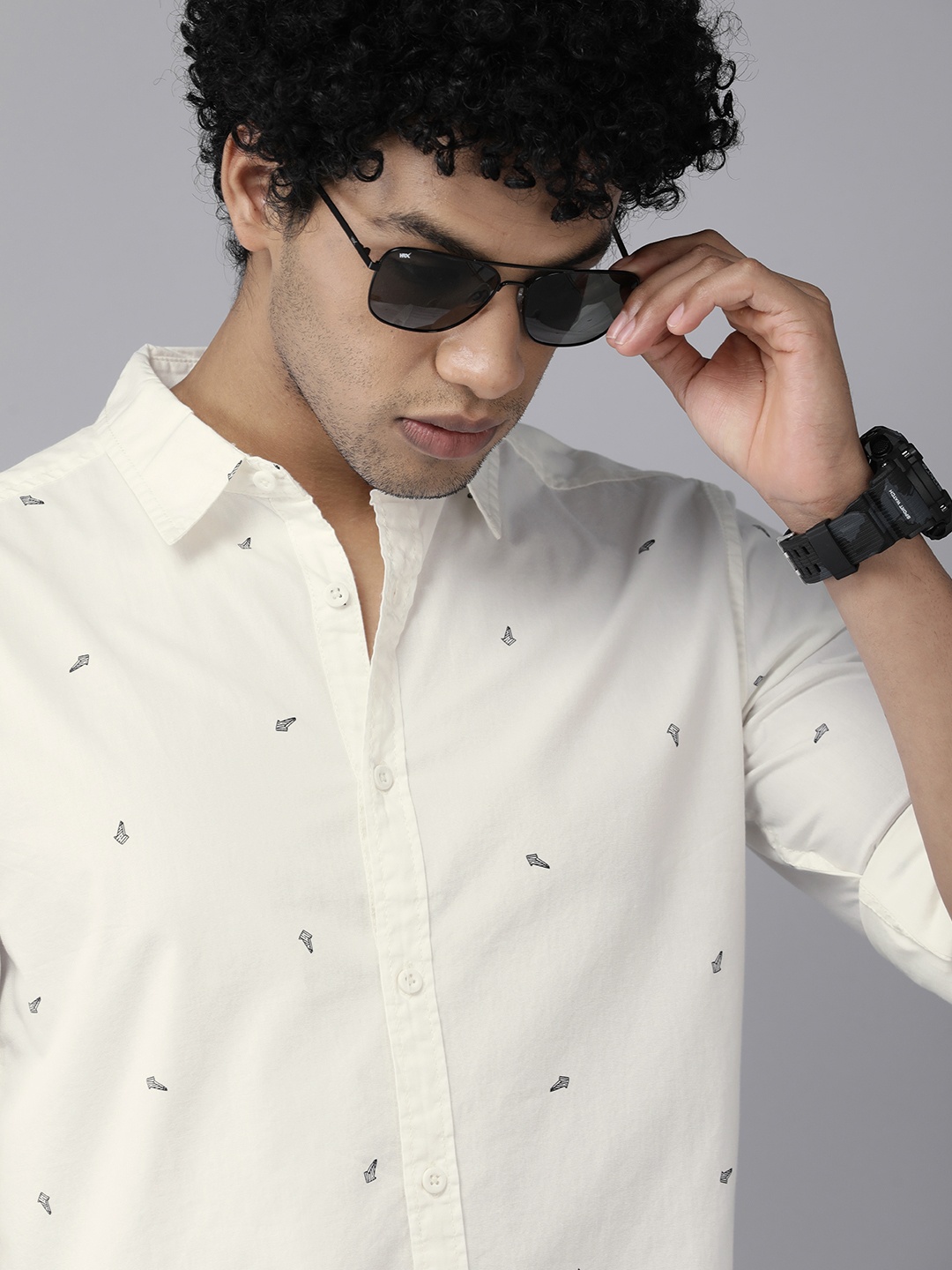 

Roadster Men White Opaque Printed Pure Cotton Casual Shirt