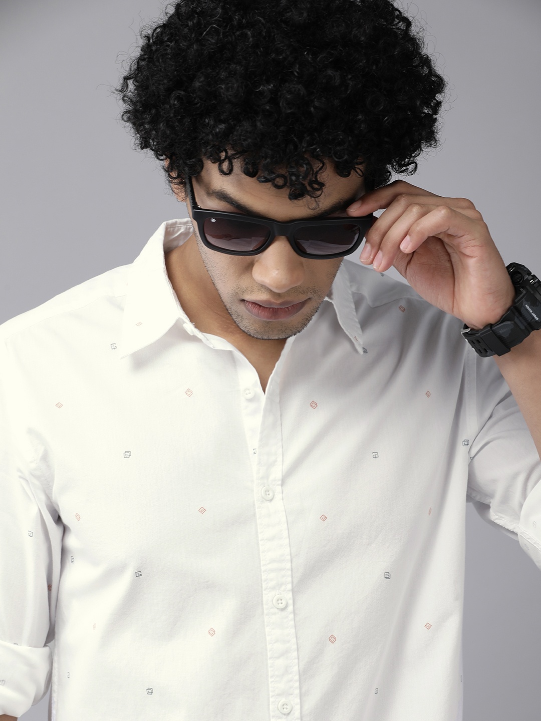 

Roadster Men White Opaque Printed Pure Cotton Casual Shirt