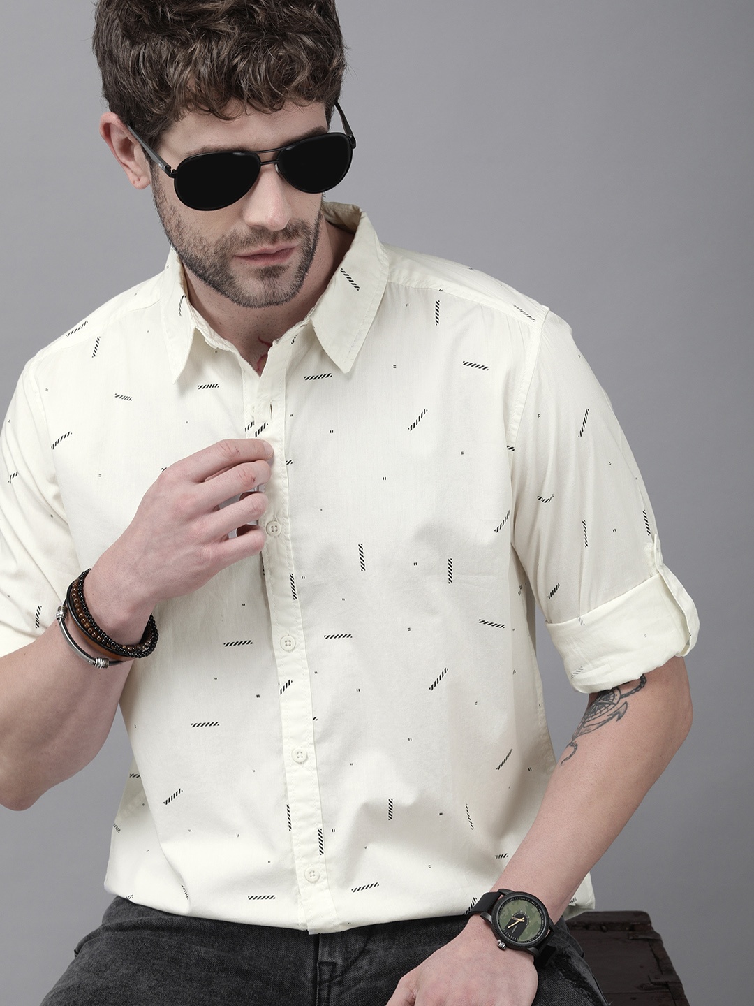 

Roadster Men Off White & Black Opaque Printed Pure Cotton Casual Shirt