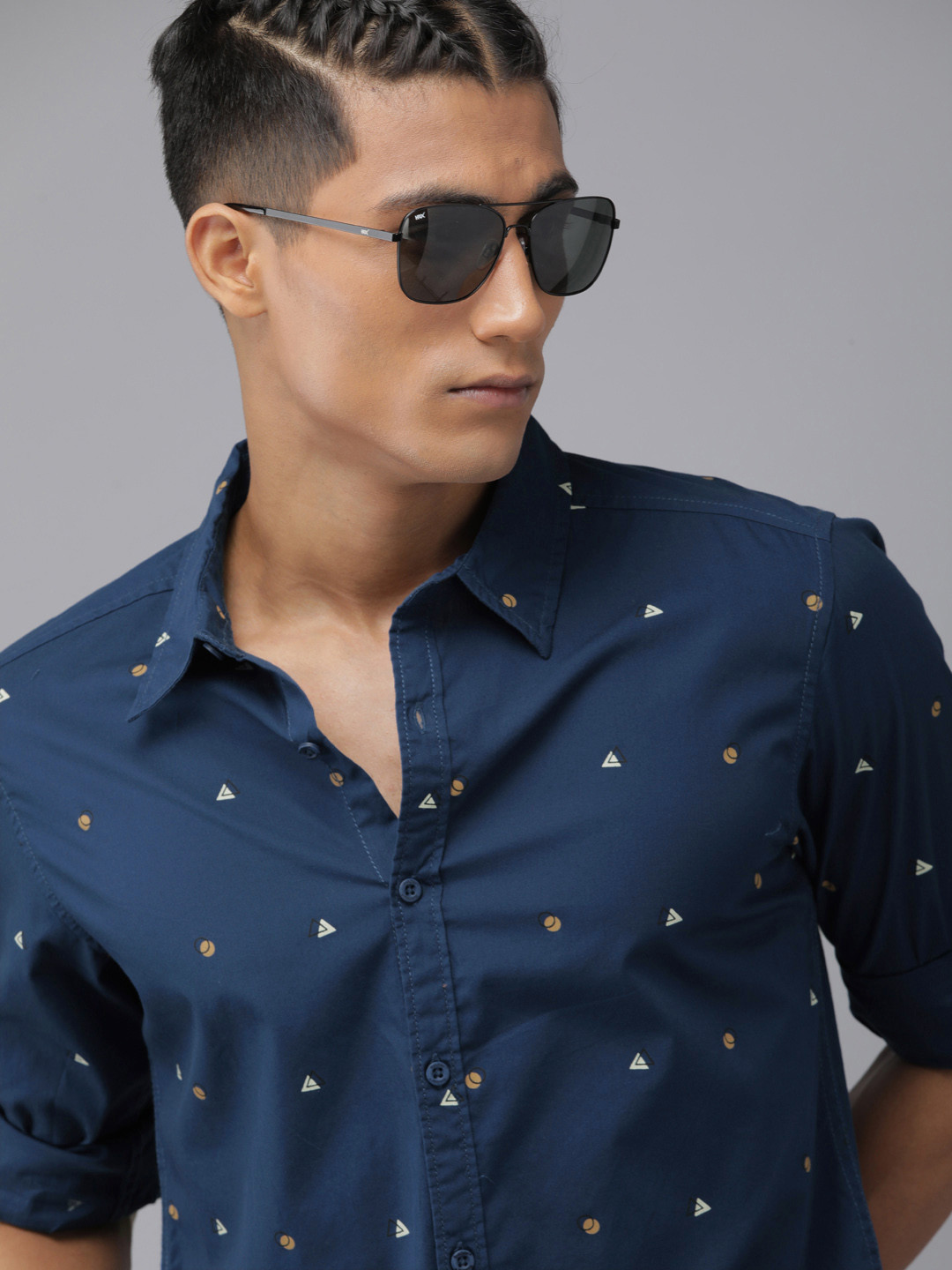

Roadster Men Blue & White Geometric Print Casual Shirt