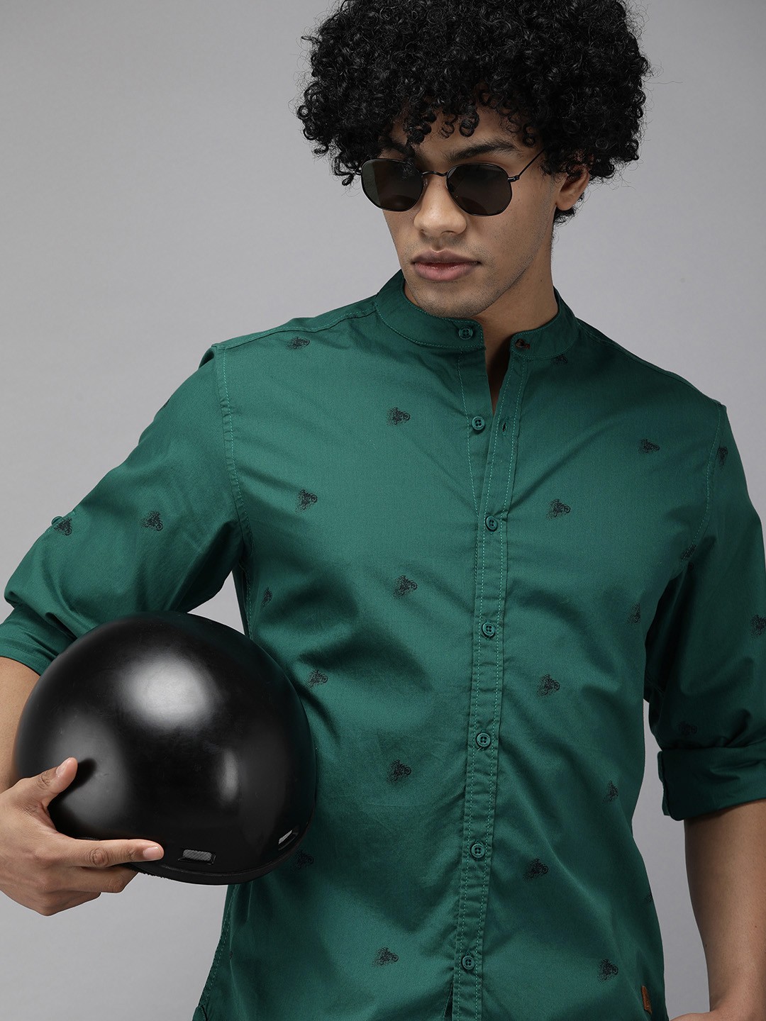 

Roadster Men Teal Green & Black Opaque Printed Casual Shirt