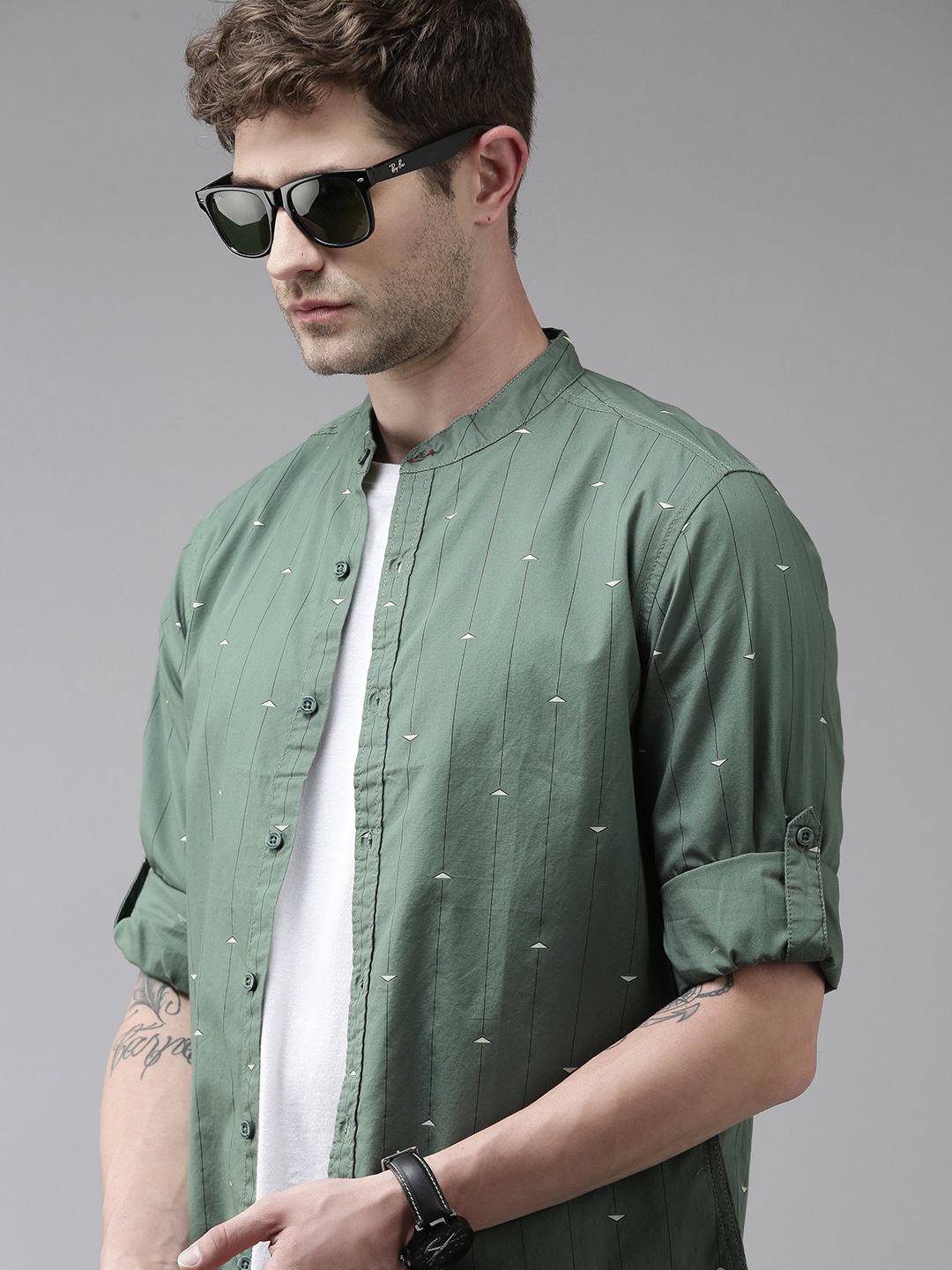

Roadster Men Green Striped Pure Cotton Casual Shirt