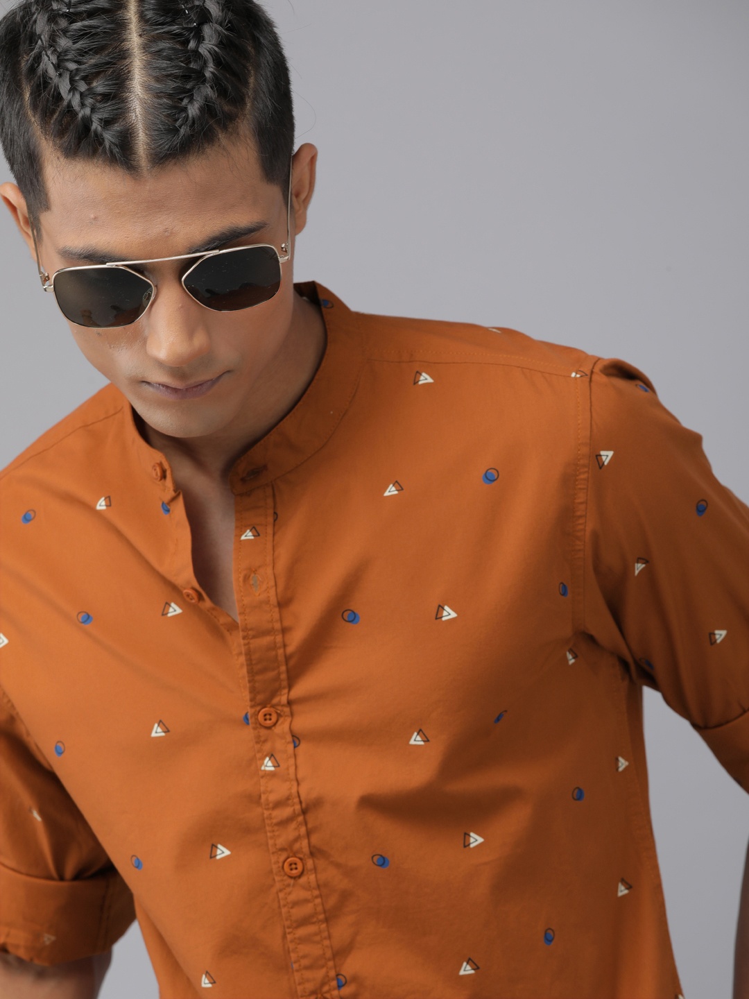 

Roadster Men Brown & Blue Geometric Print Casual Shirt