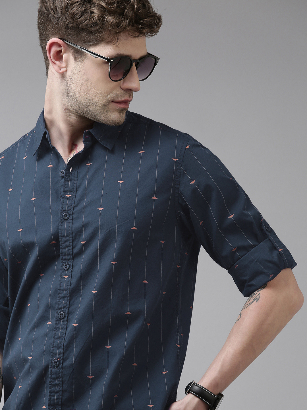 

Roadster Men Navy Blue Striped Pure Cotton Casual Shirt