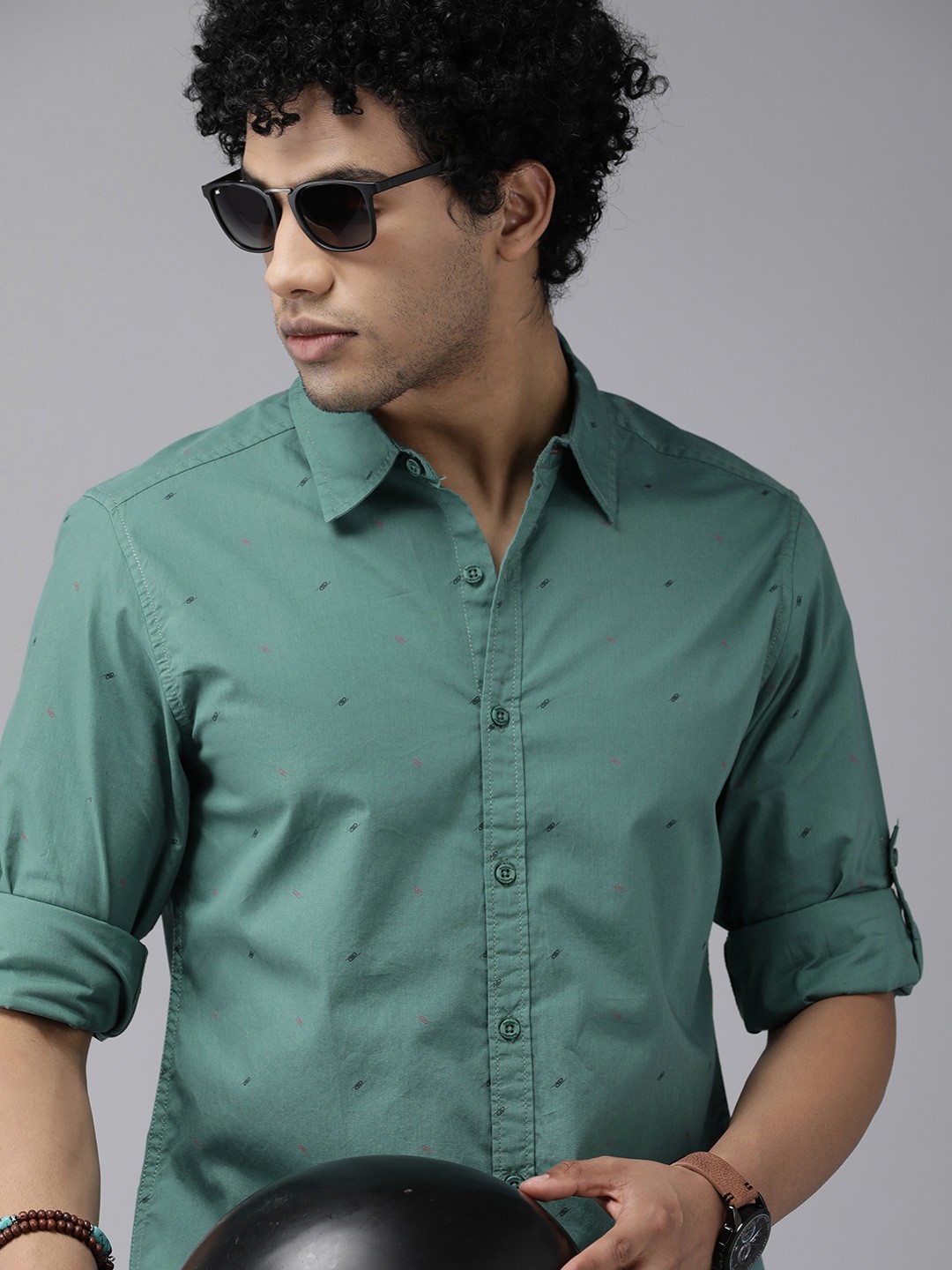 

Roadster Men Green Opaque Printed Casual Shirt