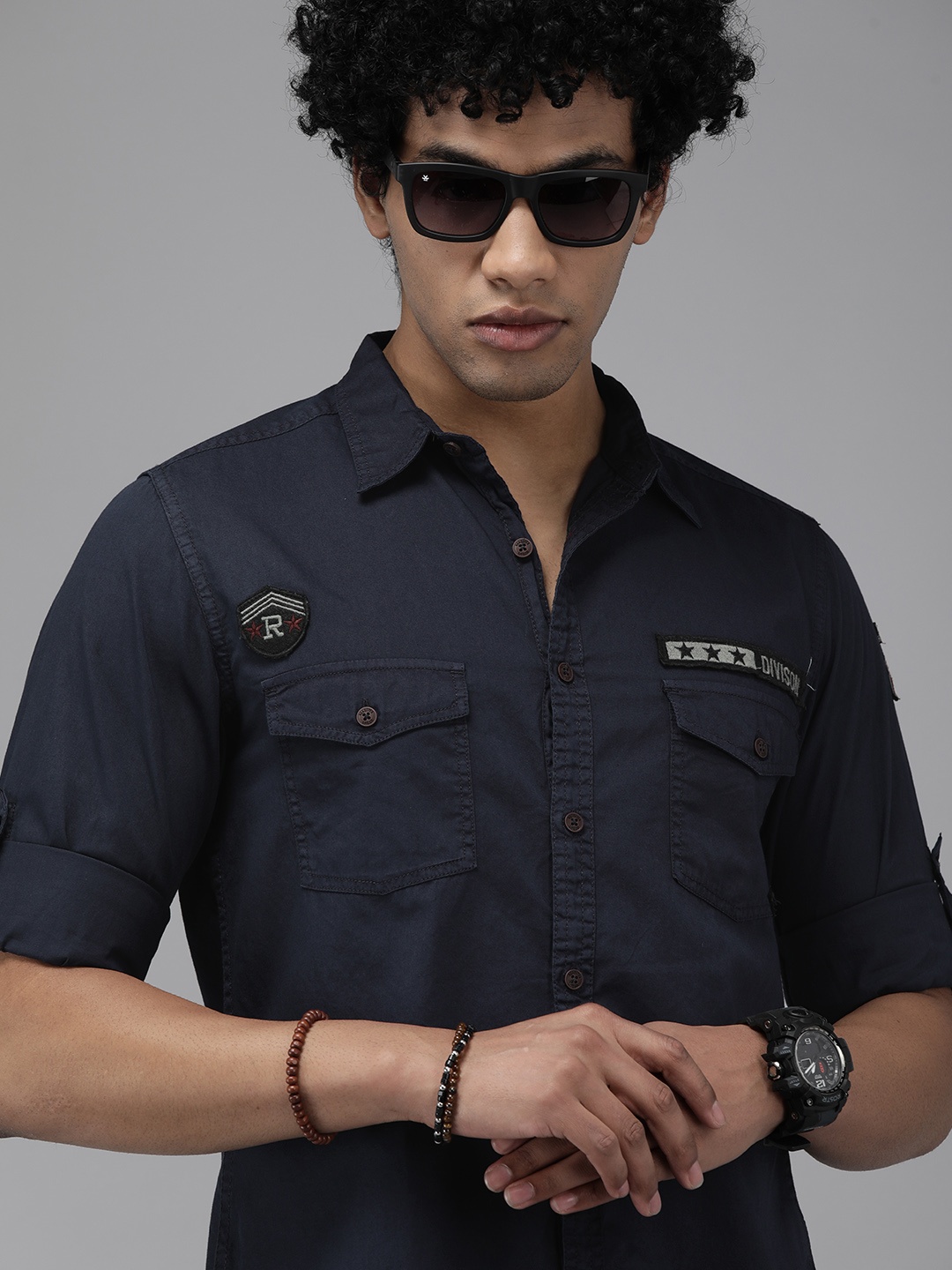 

Roadster Men Navy Solid Regular Fit Cotton Casual Badge Shirt, Navy blue