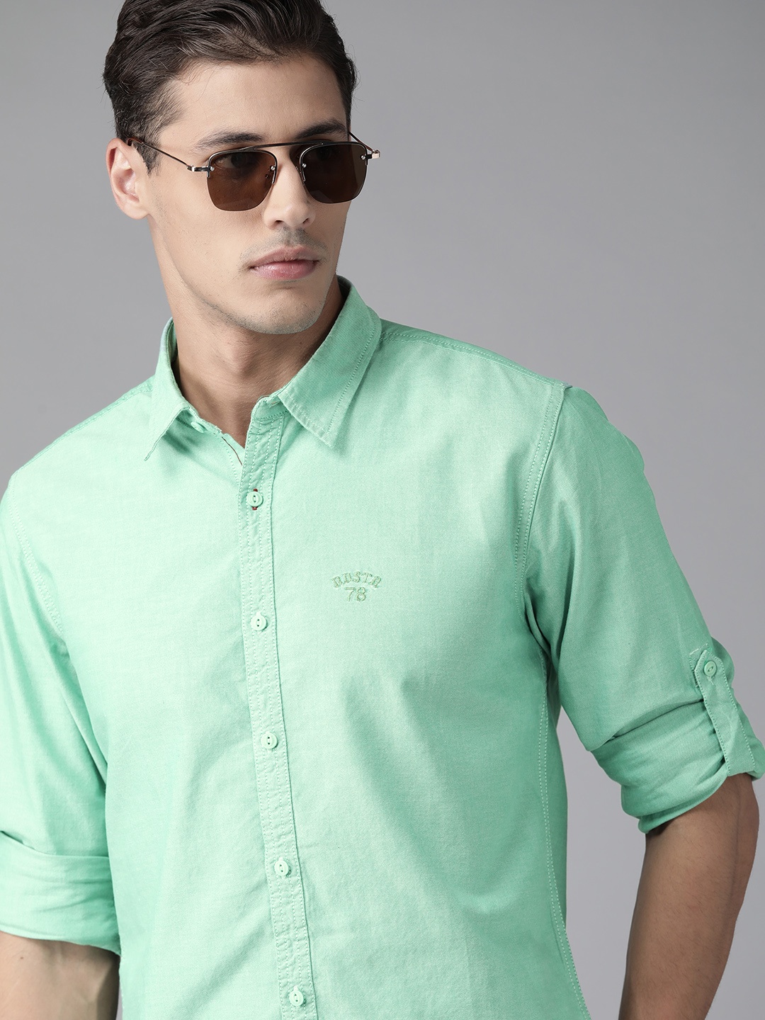 

Roadster Men Green Pure Cotton Solid Oxford Casual Shirt