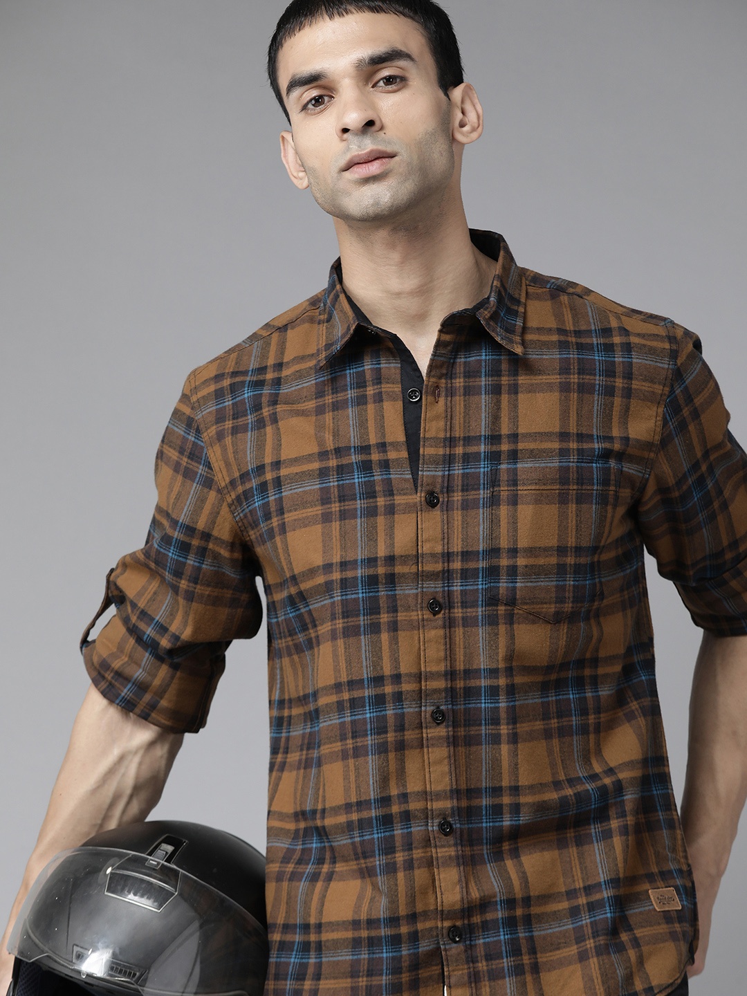 

Roadster Men Brown Pure Cotton Checked Casual Shirt