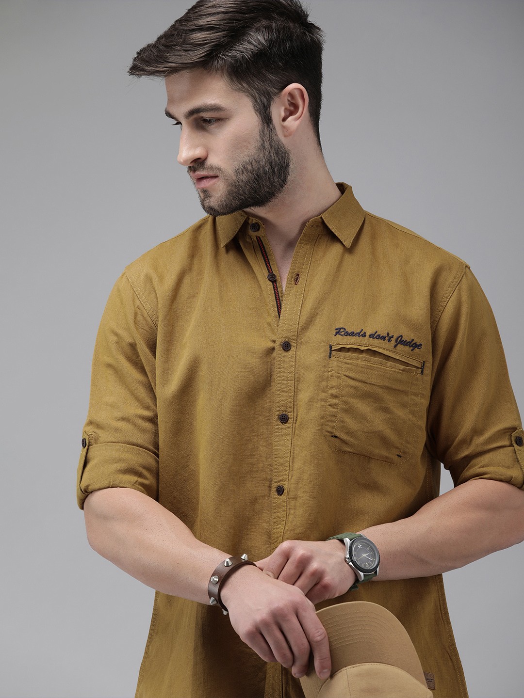 

Roadster Men Mustard Yellow Solid Cotton Linen Casual Shirt With Welt Pocket