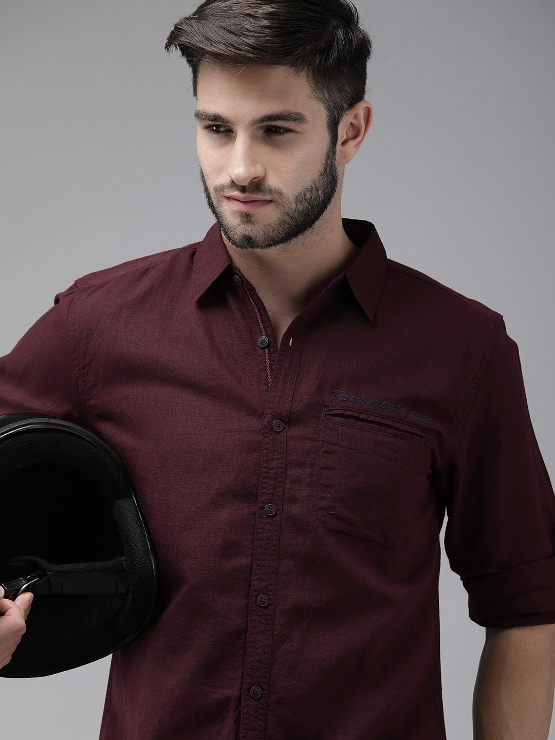 

Roadster Men Burgundy Solid Cotton Linen Casual Shirt With Welt Pocket