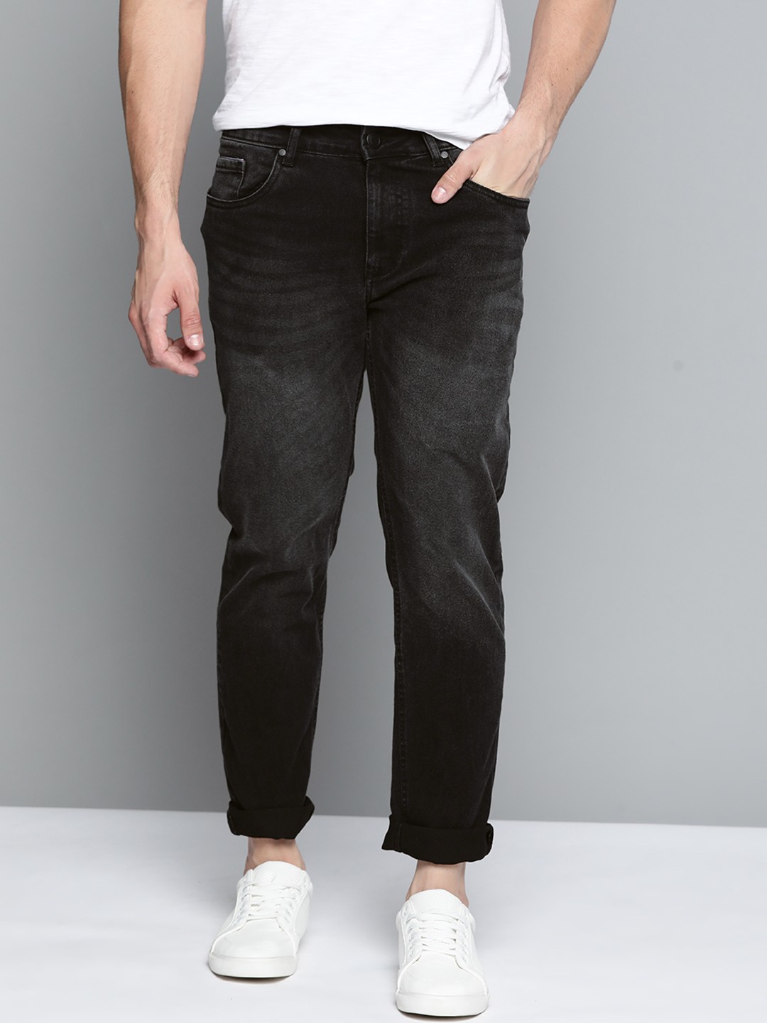

Mast & Harbour Men Black Slim Tapered Fit Light Fade Stretchable Jeans