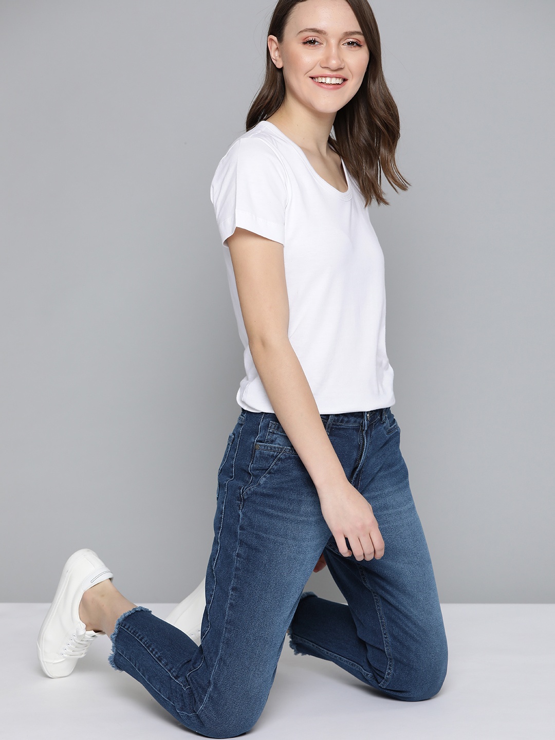 

Mast & Harbour Women Navy Blue Boyfriend Fit Light Fade Stretchable Jeans