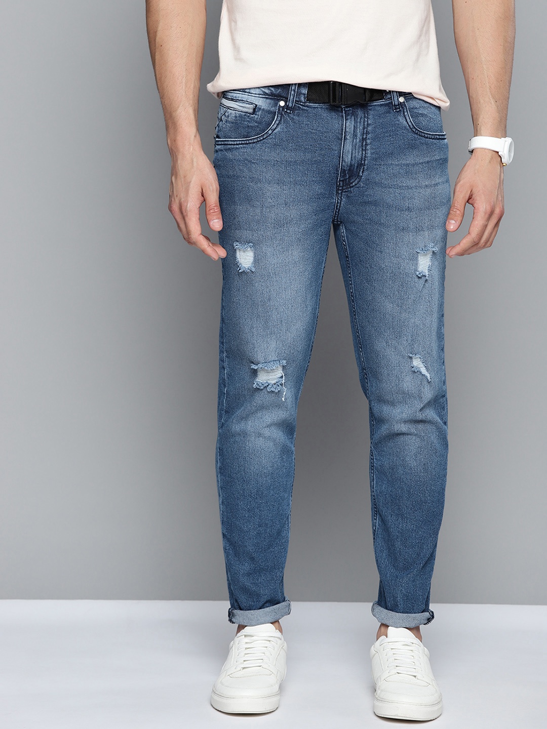 

Mast & Harbour Men Blue Carrot Mildly Distressed Light Fade Stretchable Jeans
